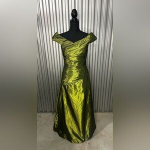 Women’s Badgley Mischka Vintage Green Long Maxi Polyester Designer Dress Size 8